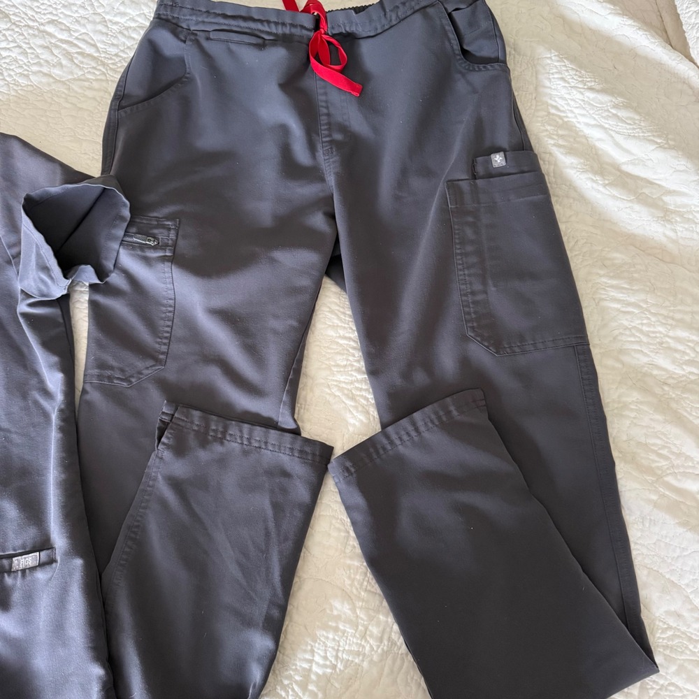 FIGS Graphite Scrub Set Women's Small Catarina Top & Yola Pants Technical S/T - Picture 4 of 11